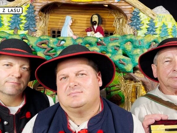 Duża szopka świąteczna - Zespół Roztoka